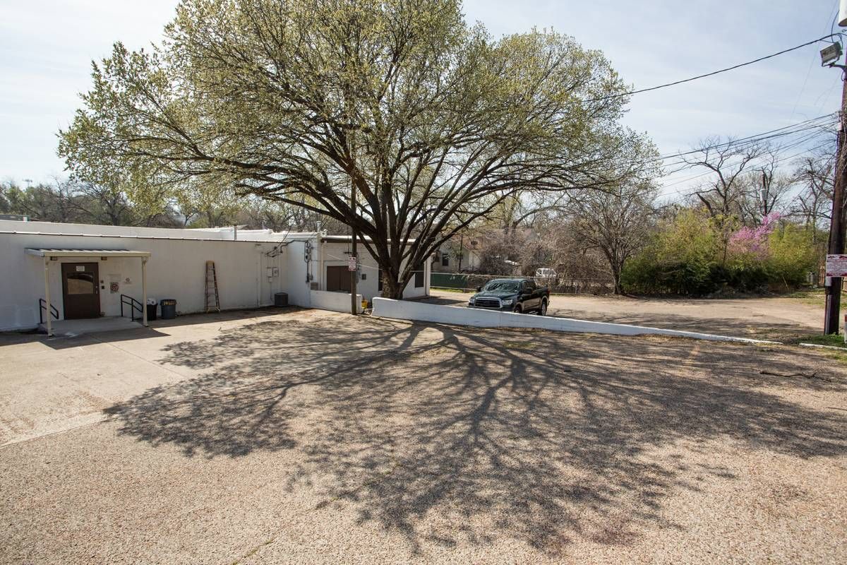 Spanish Colonades: 2505 Washington Ave, Waco, TX 76710